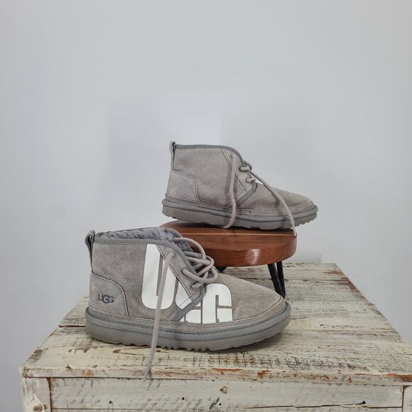 UGG Neumel Chopd chukka Suede boot in  Grey Kids Size 5 - Picture 2 of 14